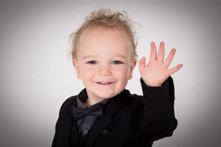 vrolijk afscheidnemen