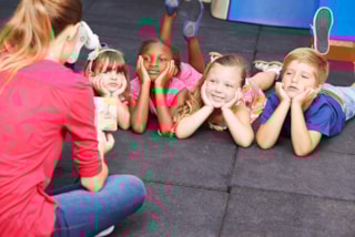 Foto luisterende kinderen (Margriet)