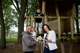 Overhandiging eerste exemplaar PIT-boekje