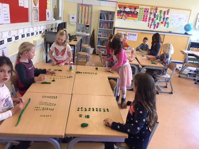 Tafels oefenen van klei